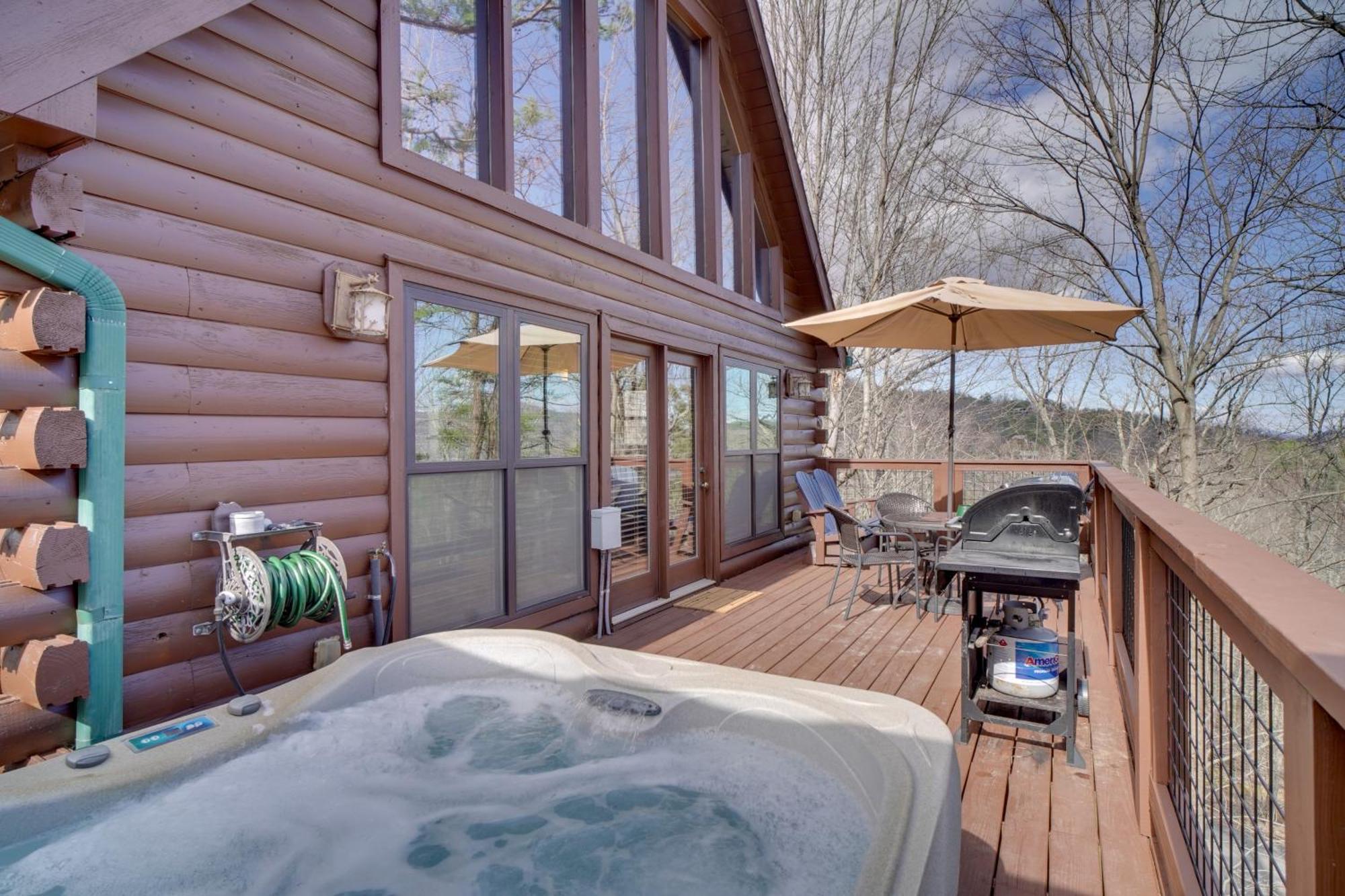 Сasa de vacaciones Hatcher Mtn Retreat With Hot Tub!