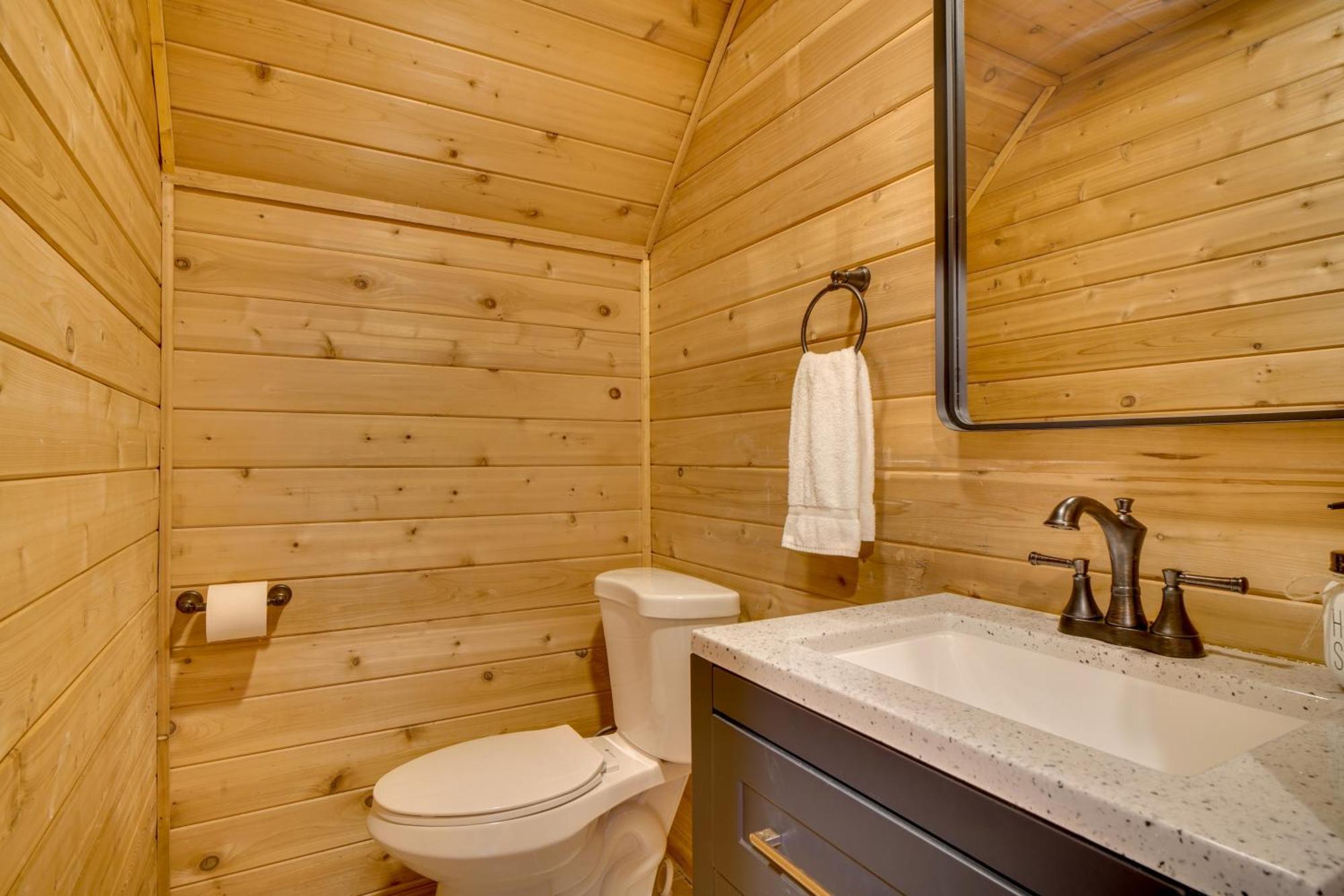Hatcher Mtn Retreat With Hot Tub! Sevierville