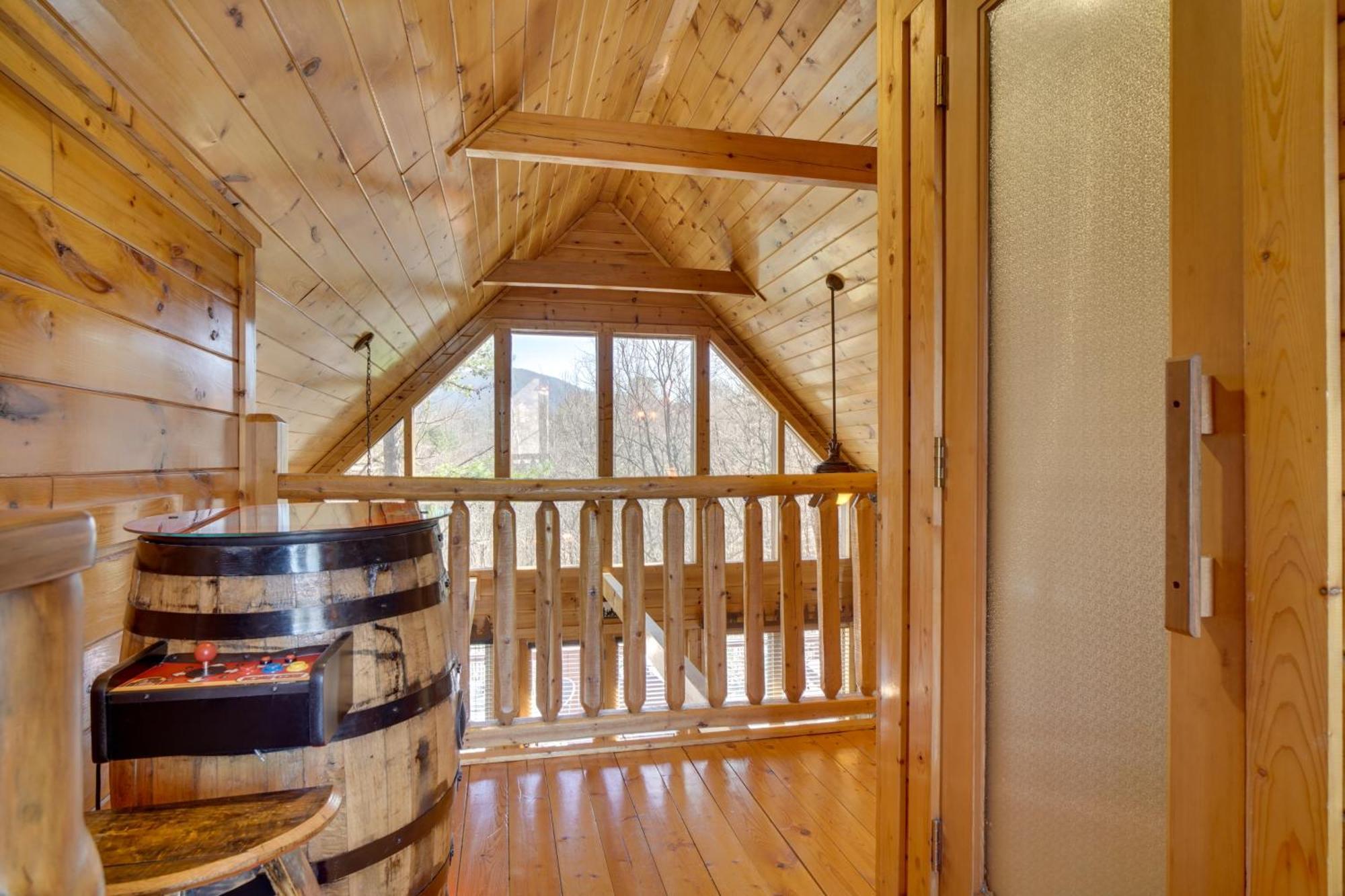 Hatcher Mtn Retreat With Hot Tub! * Sevierville